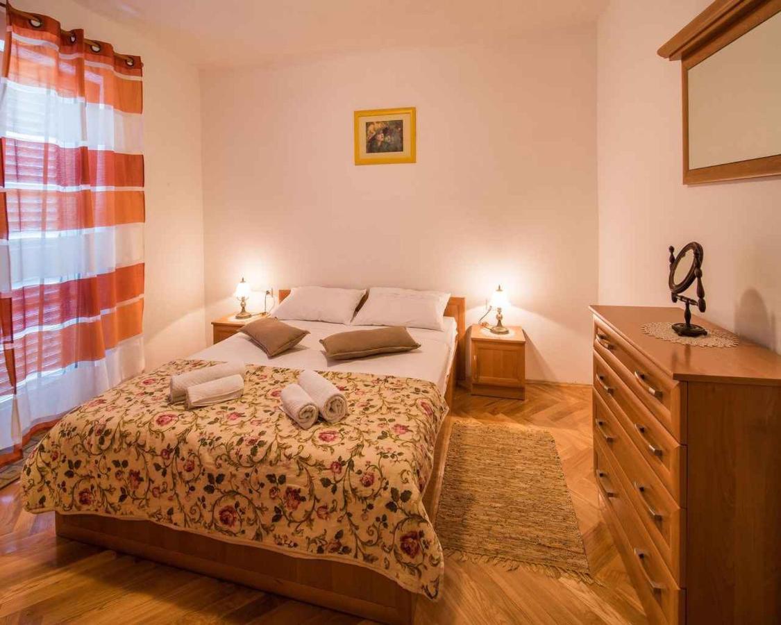 Apartments In Vrbnik/Insel Krk 13597 Eksteriør bilde