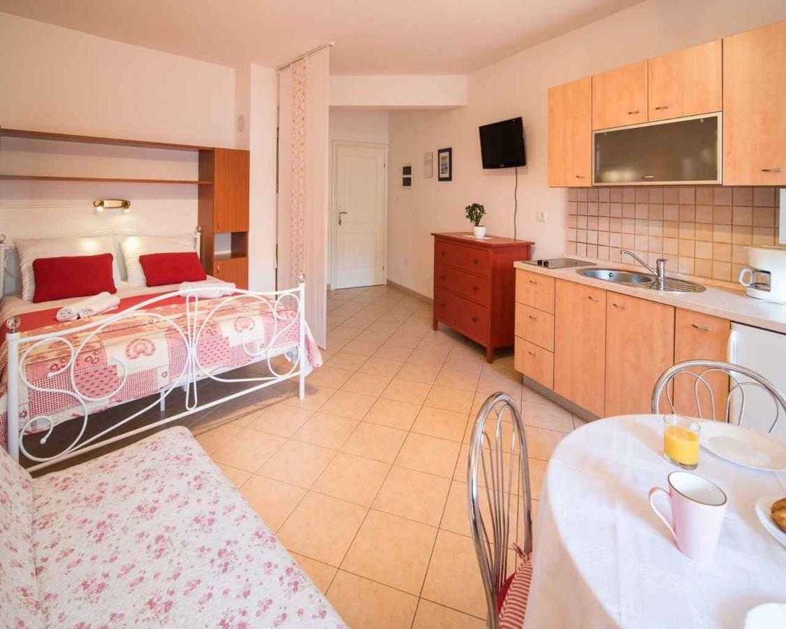 Apartments In Vrbnik/Insel Krk 13597 Eksteriør bilde